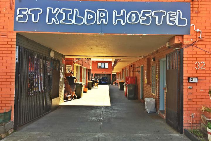 Hotel Exterior 14 of 192