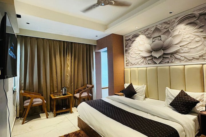Room 5 of 19