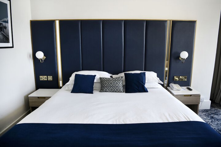 Room 33 of 249
