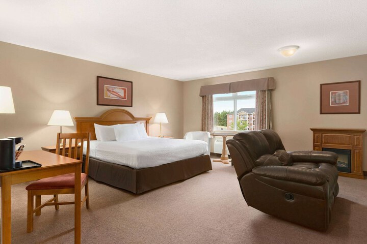 Room 9 of 24
