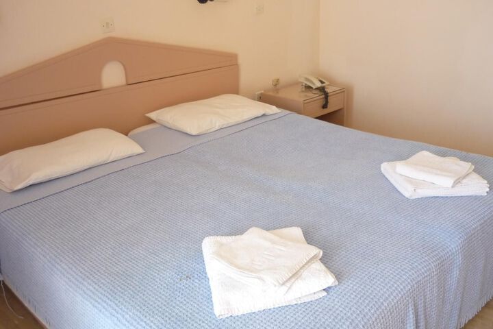 Room 3 of 28