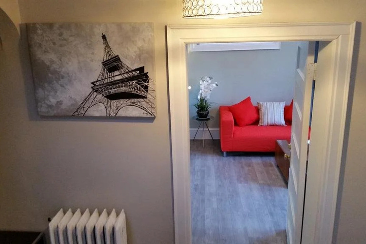 Room 25 of 28