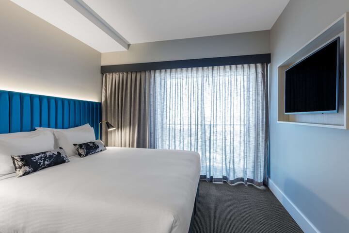 Room 51 of 87