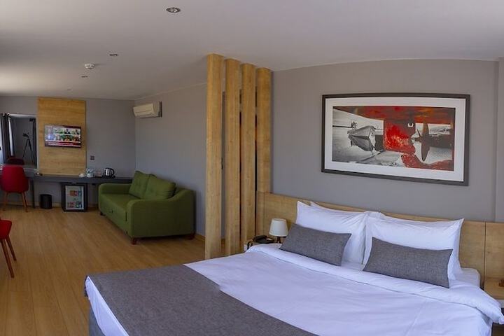 Room 2 of 28