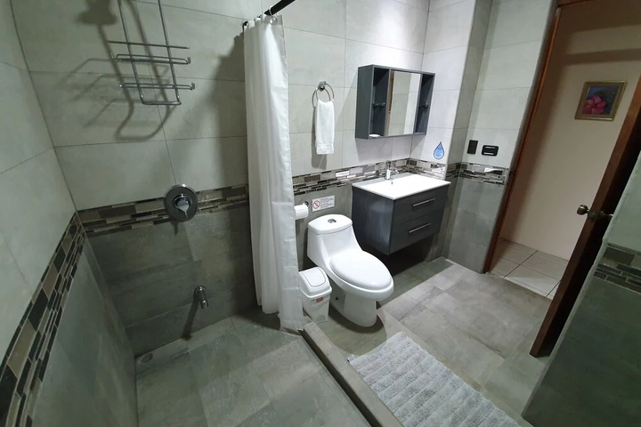Room 4 of 4