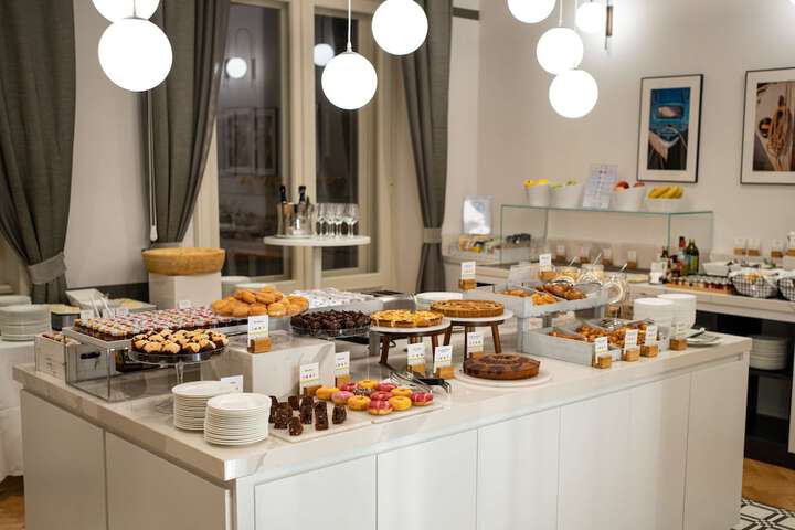 Breakfast/Coffee Service 122 of 163