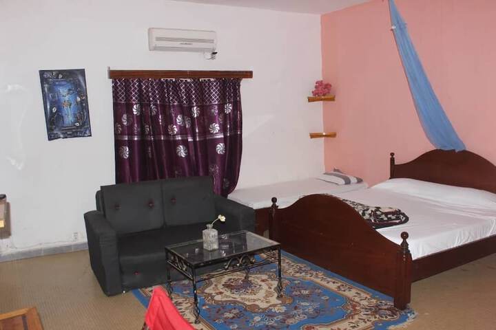 Room 8 of 12