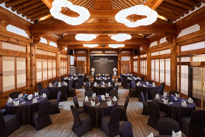 Ballroom/Hall 29 of 57
