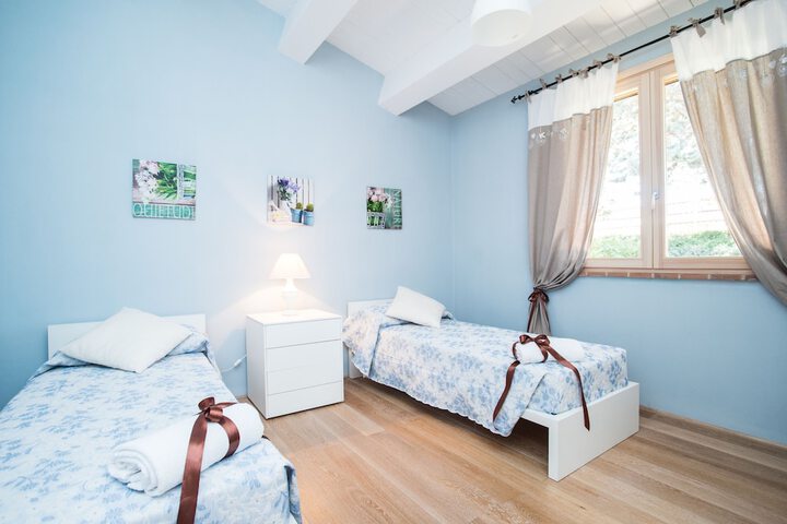Room 19 of 580
