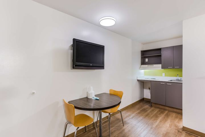 Room 16 of 38