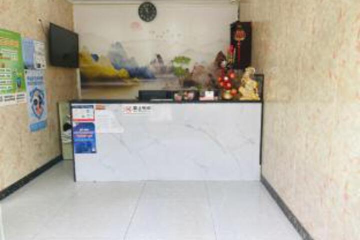 Tianyuan Star Hotel (Tianyuan West Road Metro Station Branch)