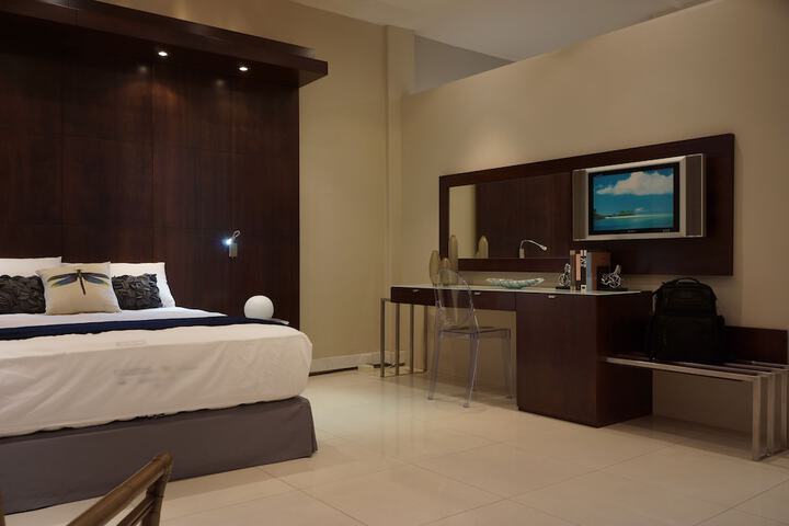 Room 9 of 38