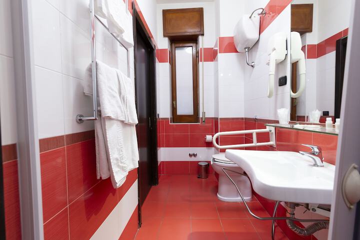 Room 102 of 134