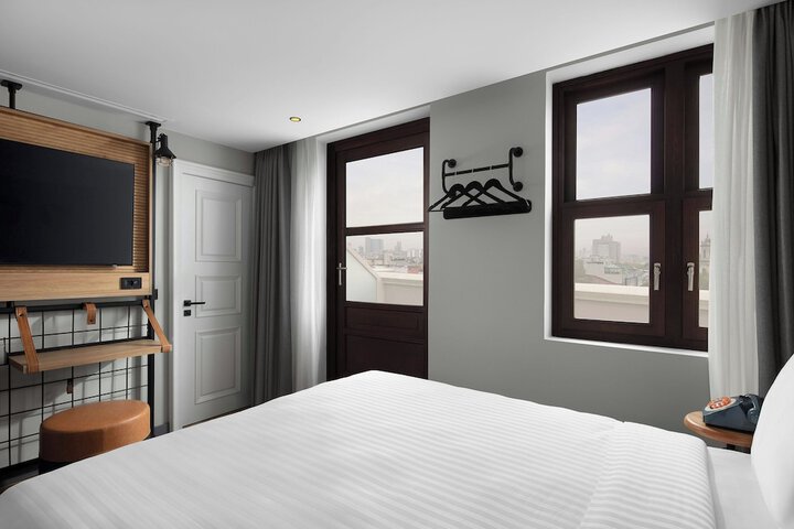 Room 25 of 54