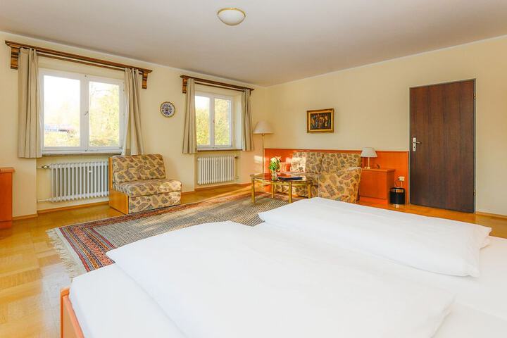 Room 12 of 48