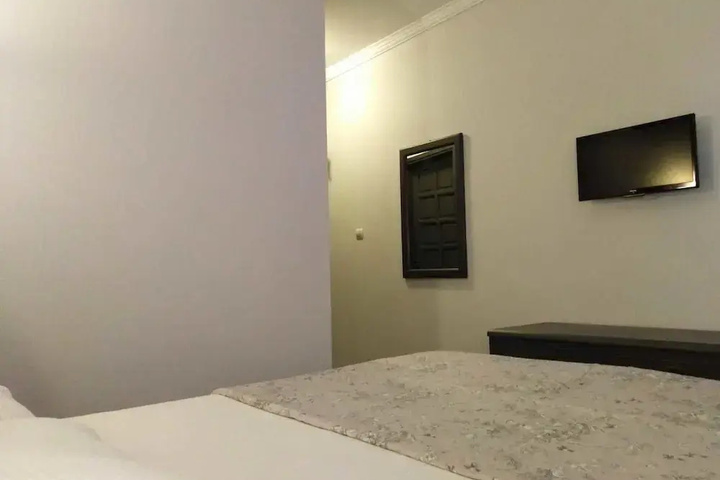 Room 5 of 19