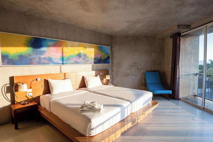 Room 25 of 43