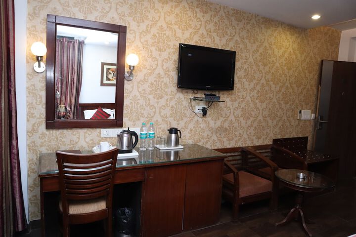 Room 12 of 37