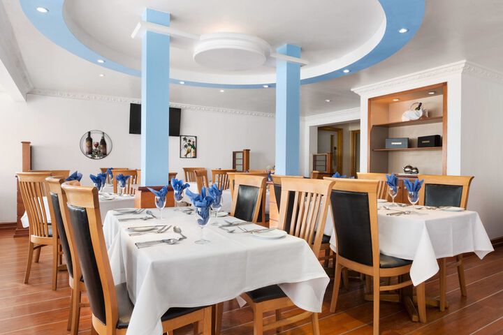 Dining 57 of 61
