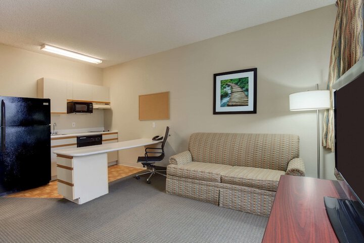 Suite Queen Bed (4 of 6)
