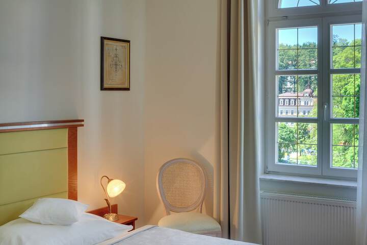 Room 11 of 39