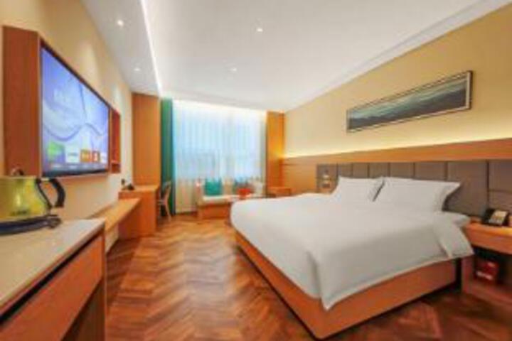Room 7 of 9