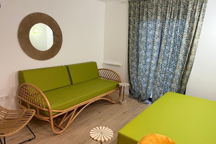 Room 11 of 22
