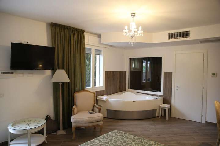 Room 26 of 45