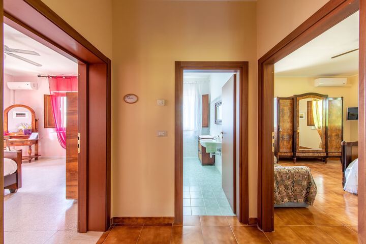 Room 25 of 127