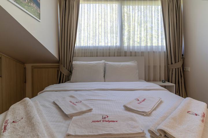 Room 30 of 178