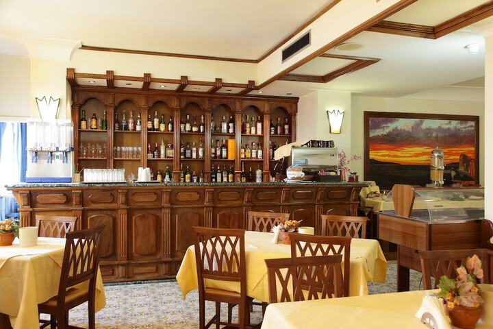 Dining Photos