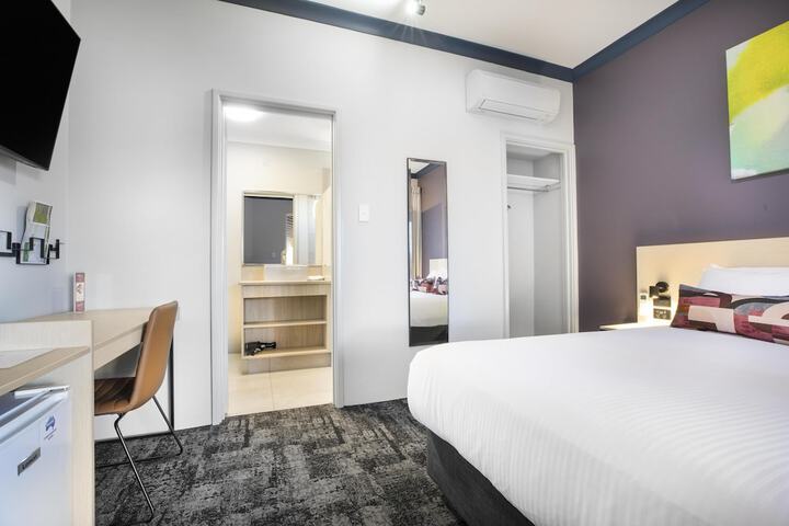 Room 12 of 62