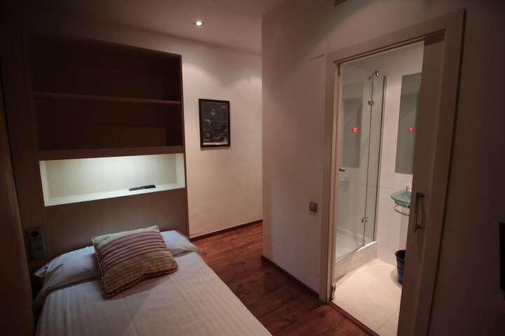 Room 18 of 40
