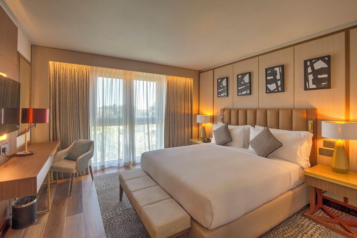 Room 16 of 80