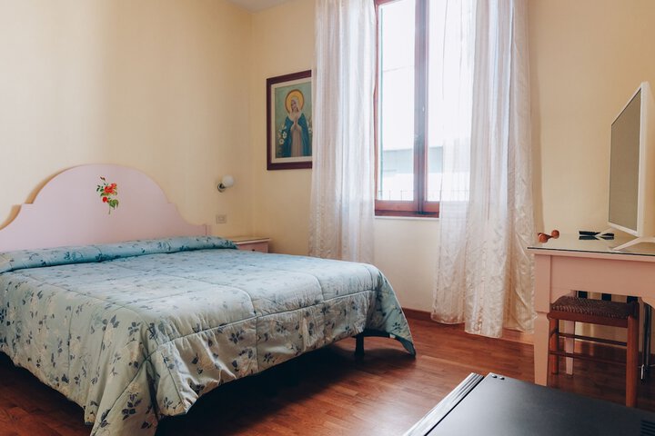 Room 26 of 94