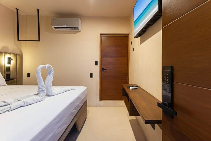 Room 8 of 28