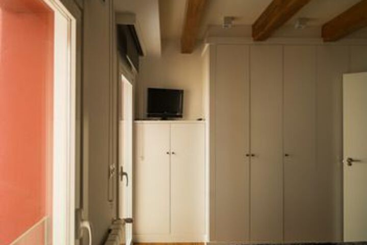 Room 8 of 50