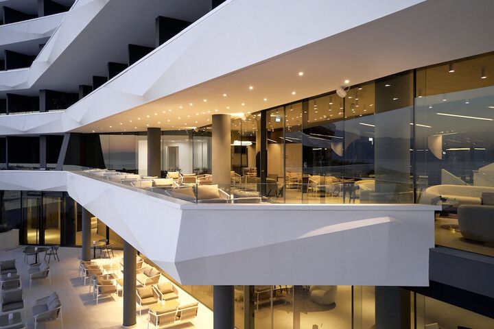 Lounge 68 of 101
