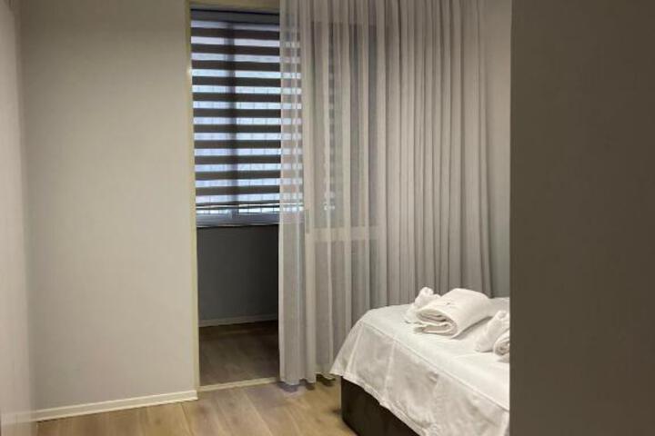 Room 4 of 9