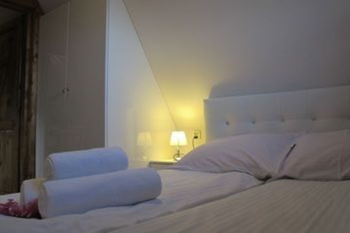Room 4 of 19