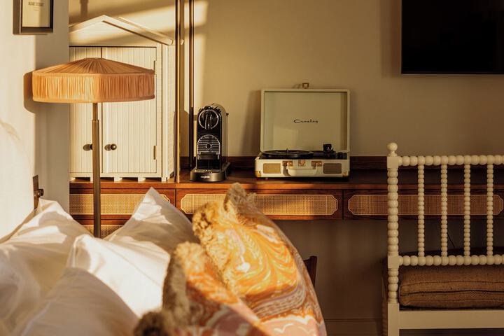 Room 32 of 137