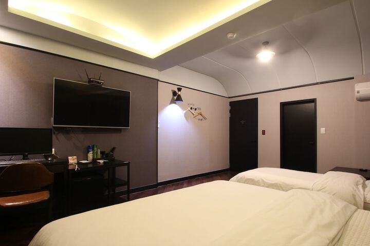 Room 36 of 84