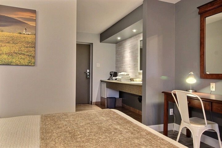 Room 16 of 38