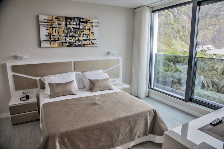 Room 5 of 27