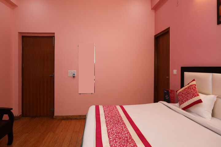 Room 13 of 19