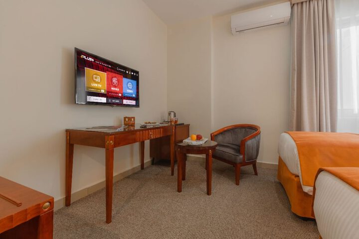 Room 14 of 22