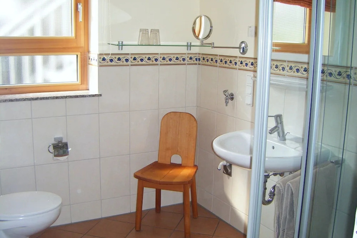 Room 4 of 7