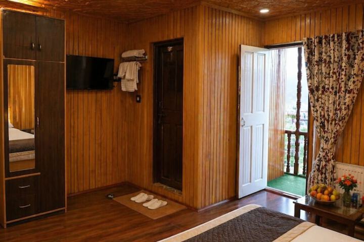 Room 17 of 80