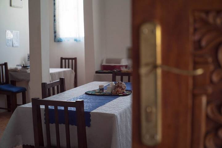 Dining 4 of 25