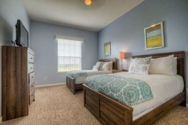 Room 7 of 12